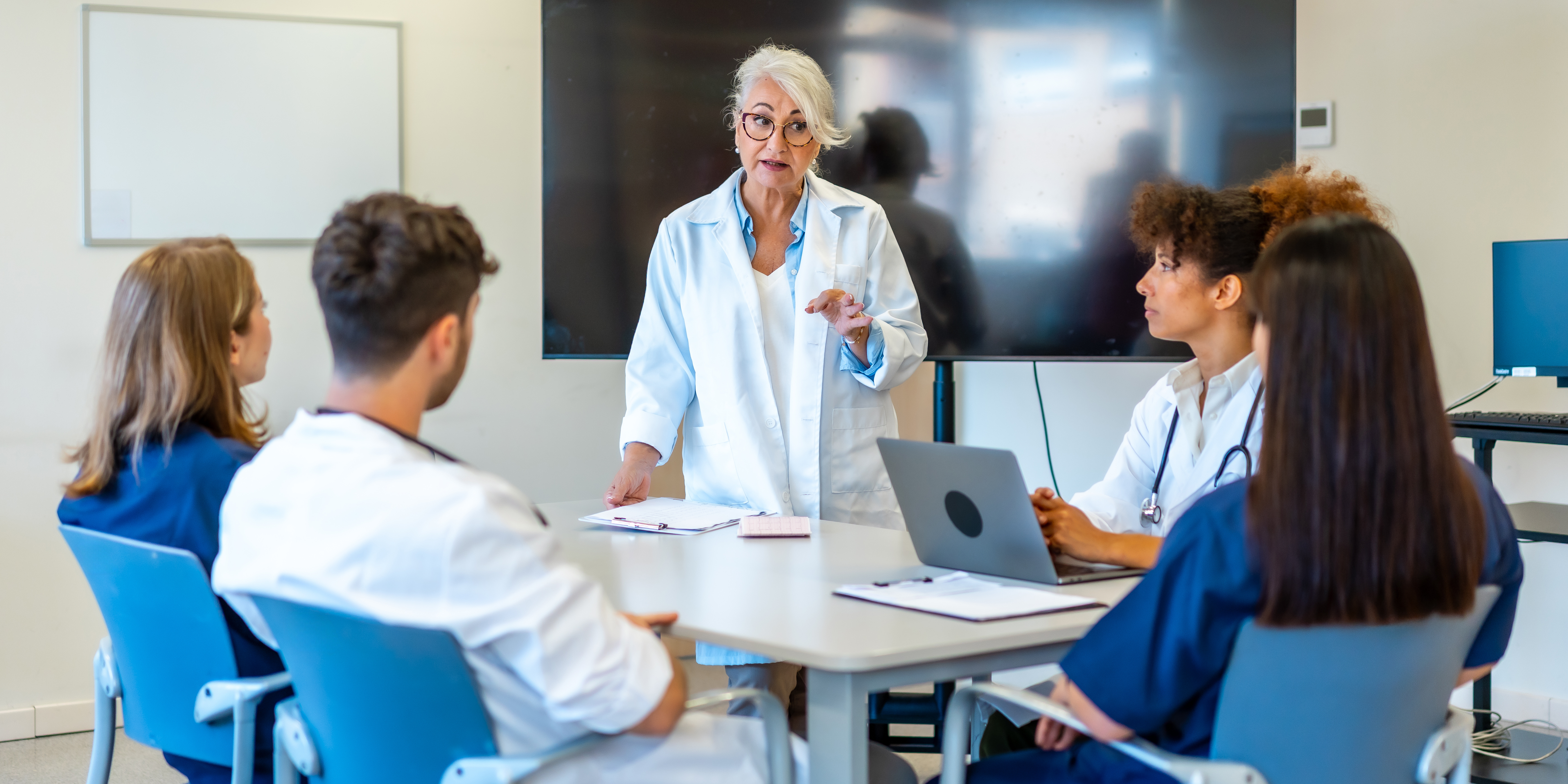 Experienced health professional offering training to newer professionals